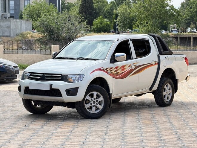 Mitsubishi L200-4
