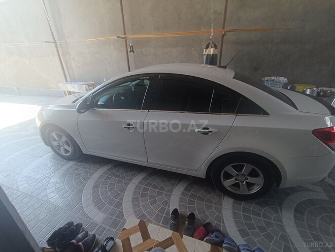 Chevrolet Cruze-13