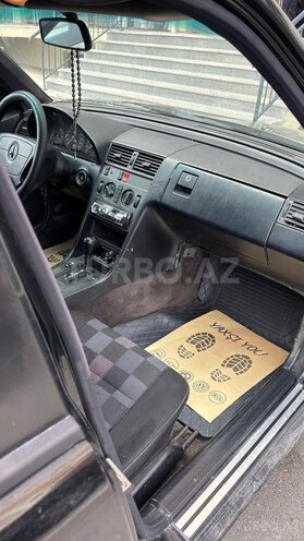 Mercedes C 220-12