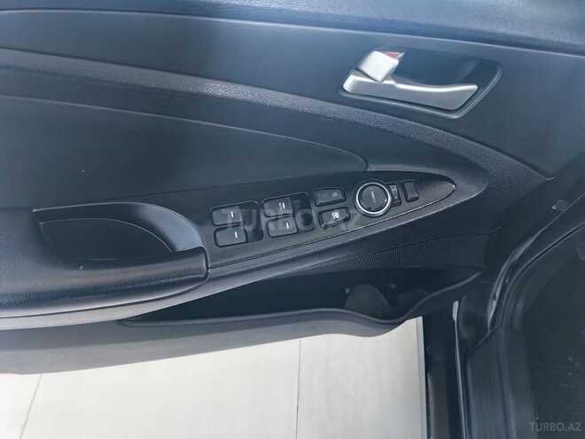 Hyundai Sonata-19