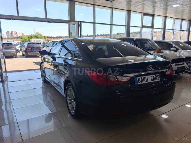 Hyundai Sonata-4