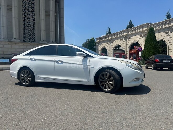 Hyundai Sonata-12