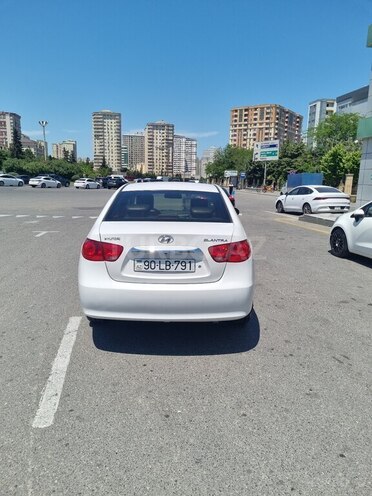 Hyundai Elantra-4