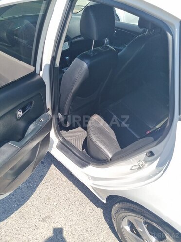 Hyundai Elantra-9