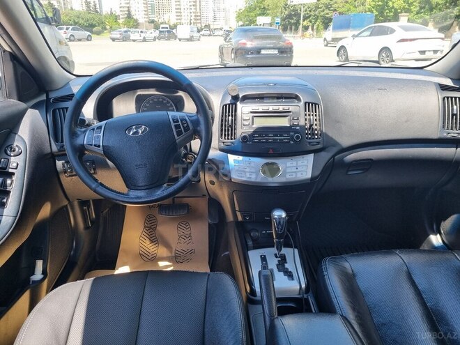 Hyundai Elantra-11