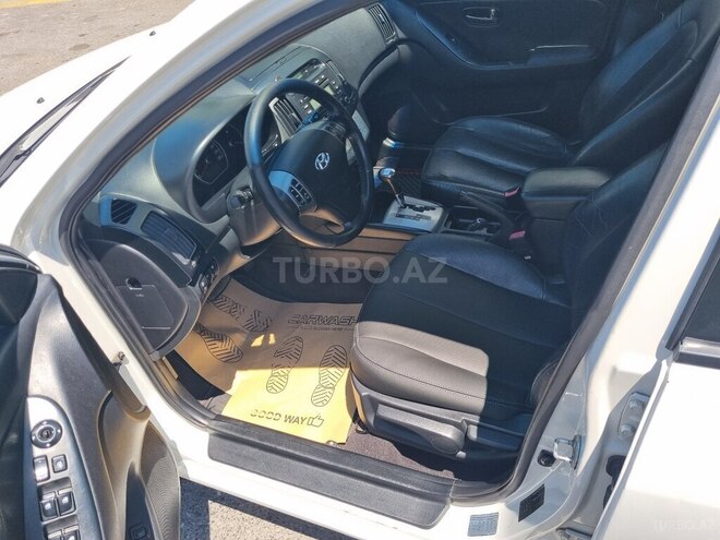Hyundai Elantra-13
