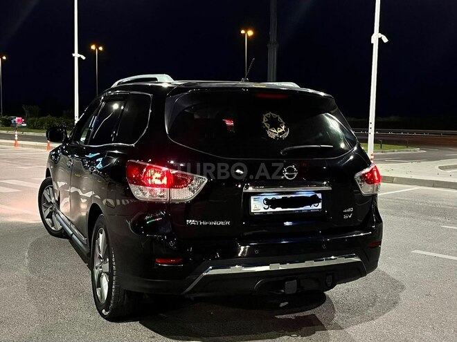 Nissan Pathfinder-2