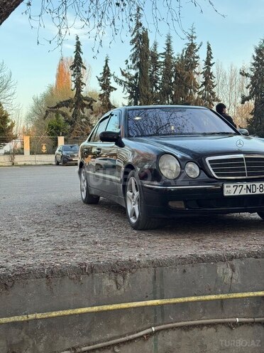 Mercedes E 240-4