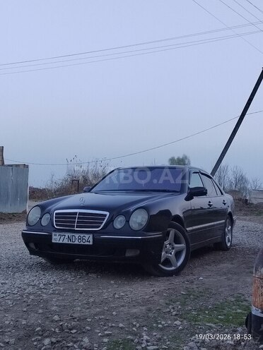 Mercedes E 240-1