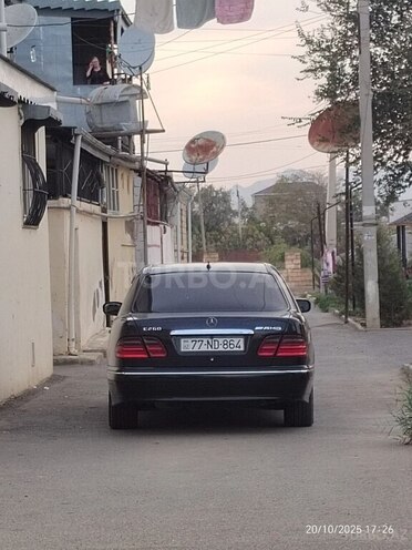 Mercedes E 240-8