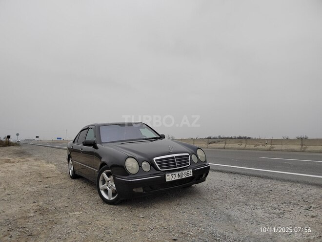 Mercedes E 240-11