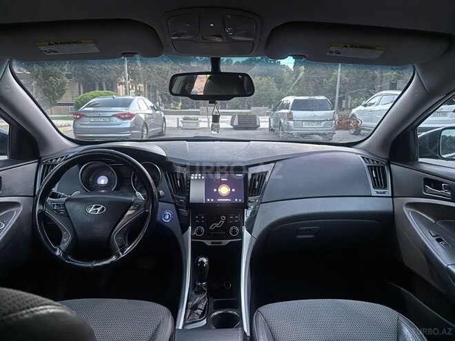 Hyundai Sonata-16