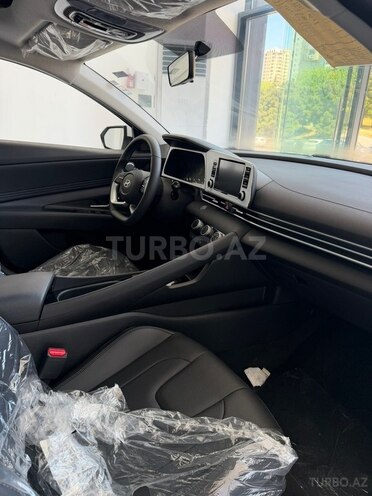 Hyundai Elantra-4