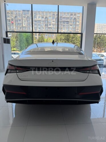 Hyundai Elantra-3