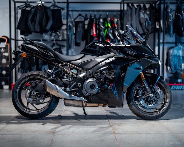 Suzuki GSX-S1000GT-3