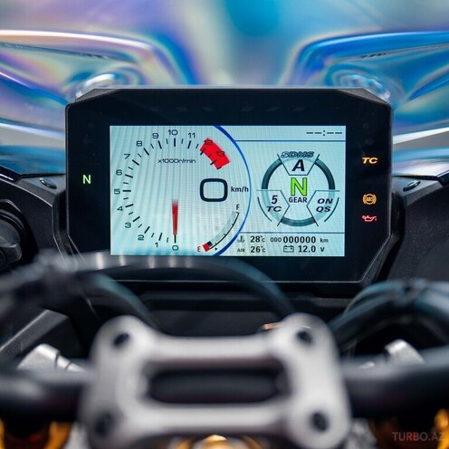 Suzuki GSX-S1000GT-7