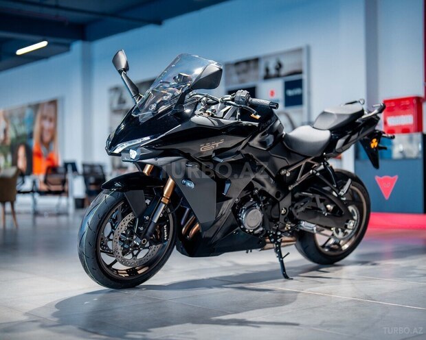 Suzuki GSX-S1000GT-1