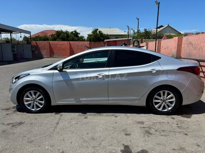 Hyundai Elantra-3