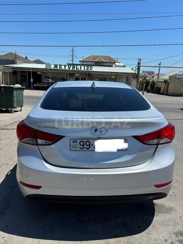 Hyundai Elantra-9