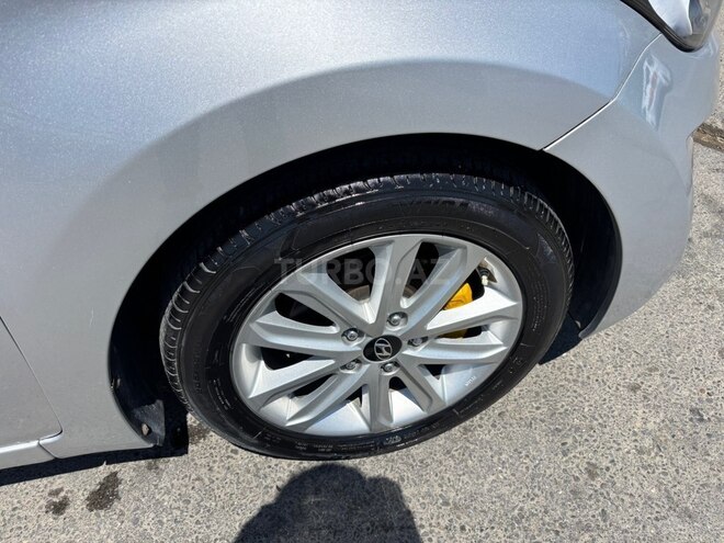 Hyundai Elantra-13