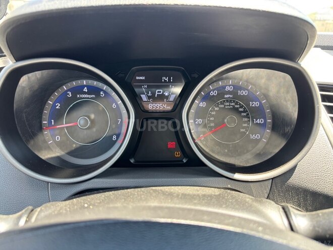 Hyundai Elantra-14