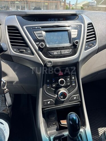 Hyundai Elantra-15