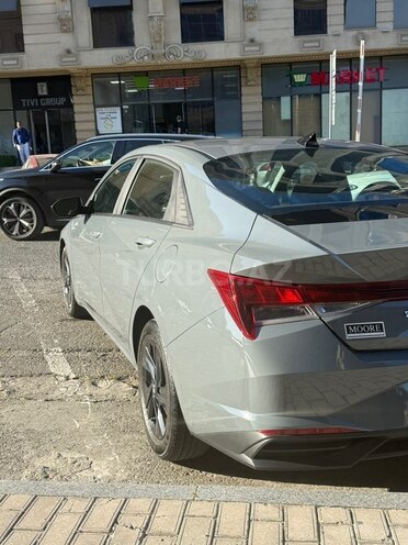 Hyundai Elantra-4
