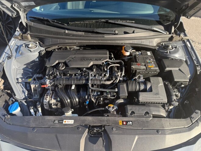 Hyundai Elantra-13