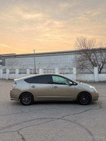 Toyota Prius-4
