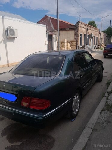 Mercedes E 200-5