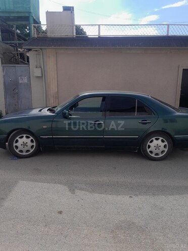 Mercedes E 200-3