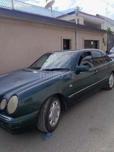 Mercedes E 200-2