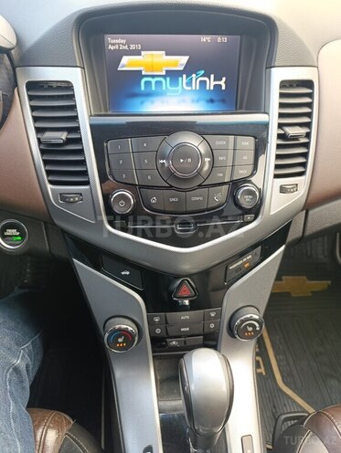 Chevrolet Cruze-13