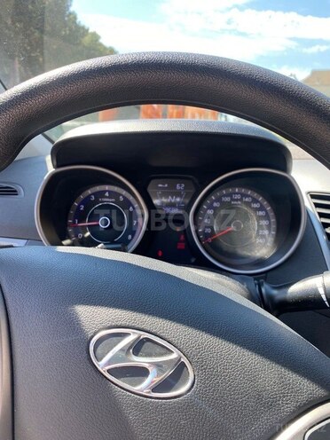 Hyundai Elantra-10
