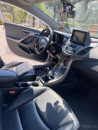 Hyundai Elantra-6
