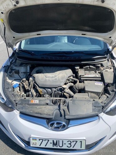 Hyundai Elantra-13