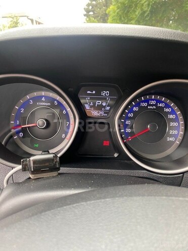 Hyundai Elantra-7
