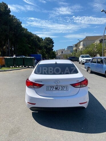 Hyundai Elantra-3