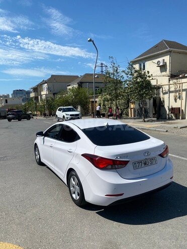 Hyundai Elantra-4