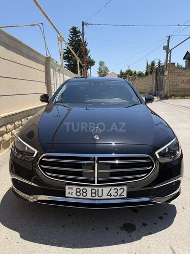 Mercedes E 300 e-1