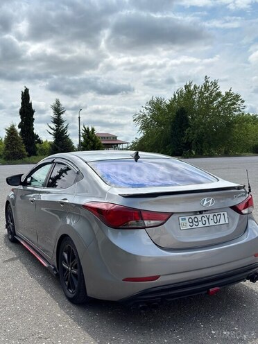 Hyundai Elantra-3