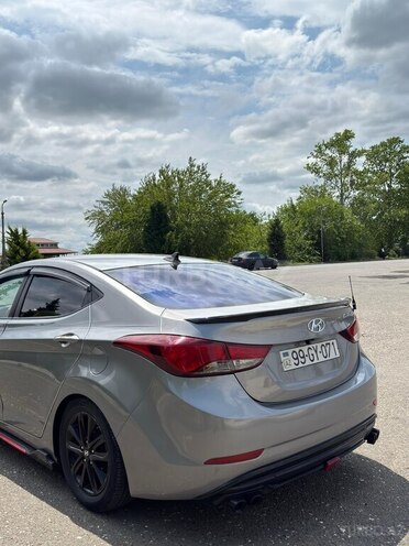 Hyundai Elantra-4