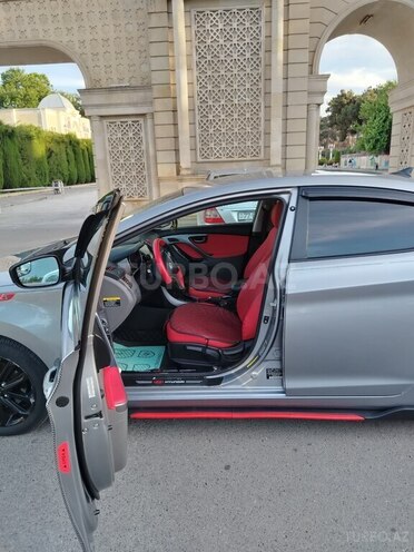 Hyundai Elantra-6