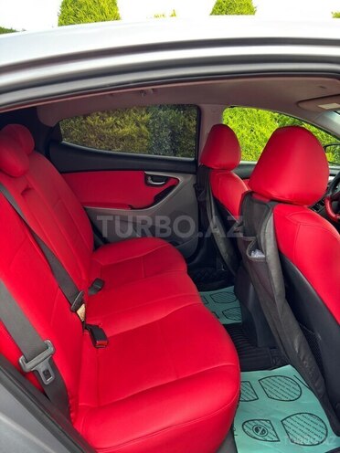 Hyundai Elantra-9