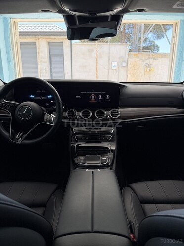 Mercedes E 300 e-4