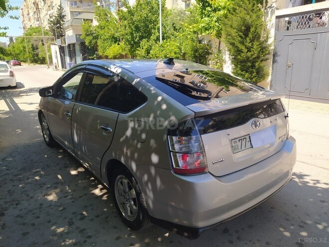 Toyota Prius-4