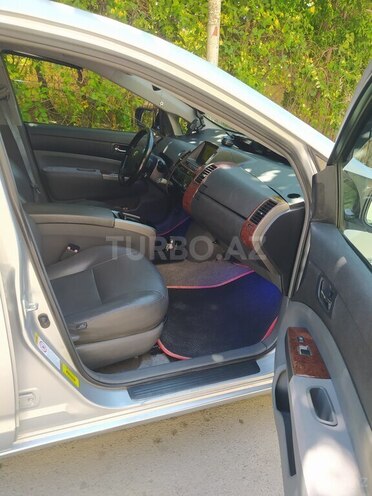Toyota Prius-5