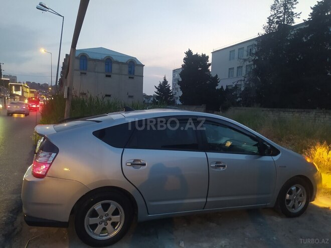 Toyota Prius-10