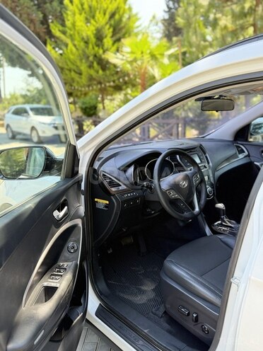 Hyundai Santa Fe-15