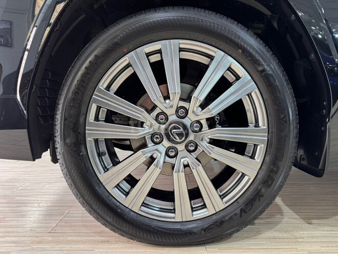 Lexus LX 600-8